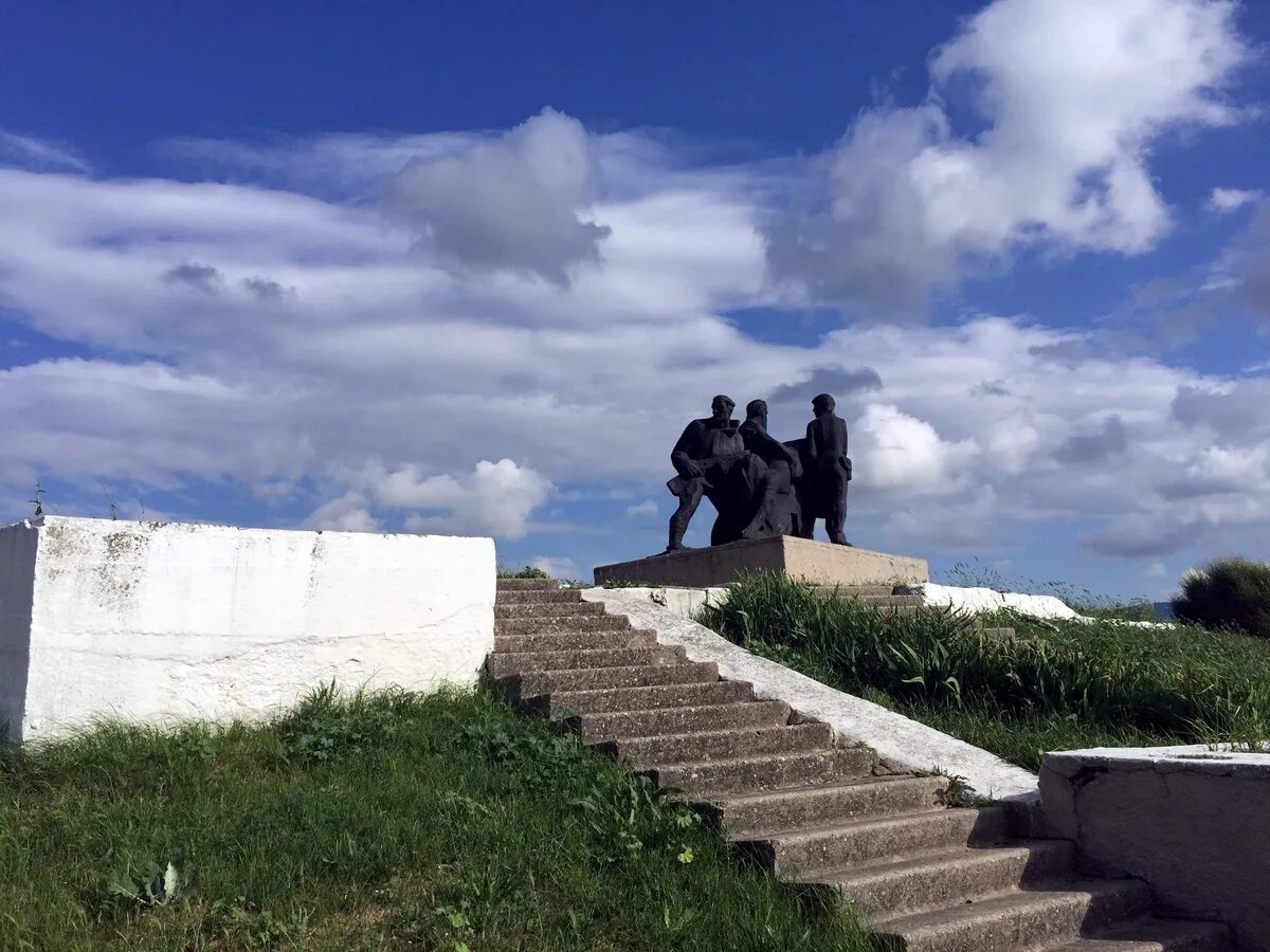 Боровичи братская могила город. Партизанский отряд сергея лазо фамилии бойцов. Погода кировский р с партизаны. Погода кировский р с партизаны. Партизанская ош кировского района.