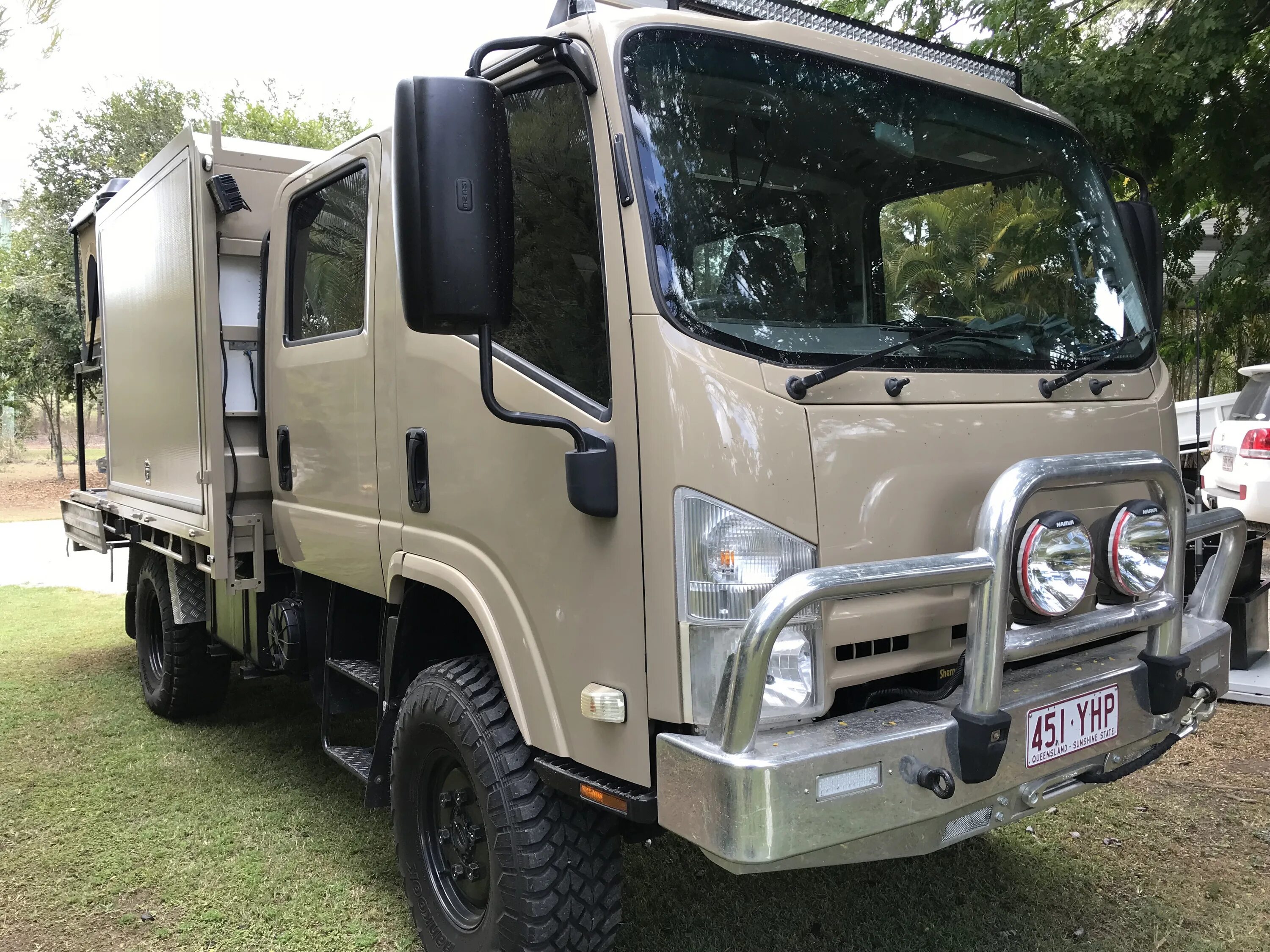 Исузу 4х4 двухкабинник. Isuzu Truck 4x4. Isuzu NPS 300 4x4. Isuzu Elf 4x4 двухкабинник. Купить грузовик исудзу