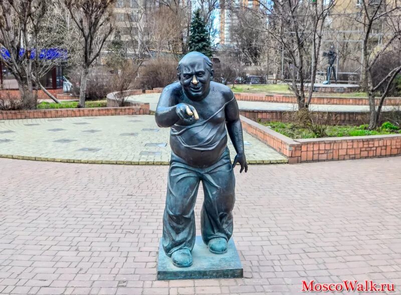 памятник джентльменам удачи в джамбуле. статуя лермонтова джентльмены удачи. какой памятник в джентльменах удачи. памятник лермонтову из джентльменов удачи. ресторан джентльмены удачи ереван.