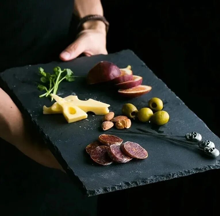 Поднос из сланца. Тарелка из сланца. Доска для подачи из сланца. Поднос для сервировки. Подставка из камня.