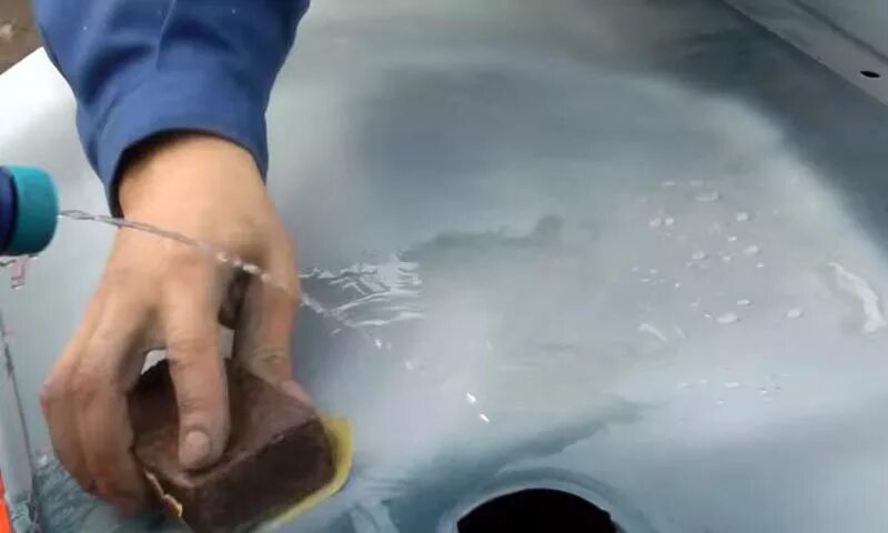 Какой наждачкой затирать краску