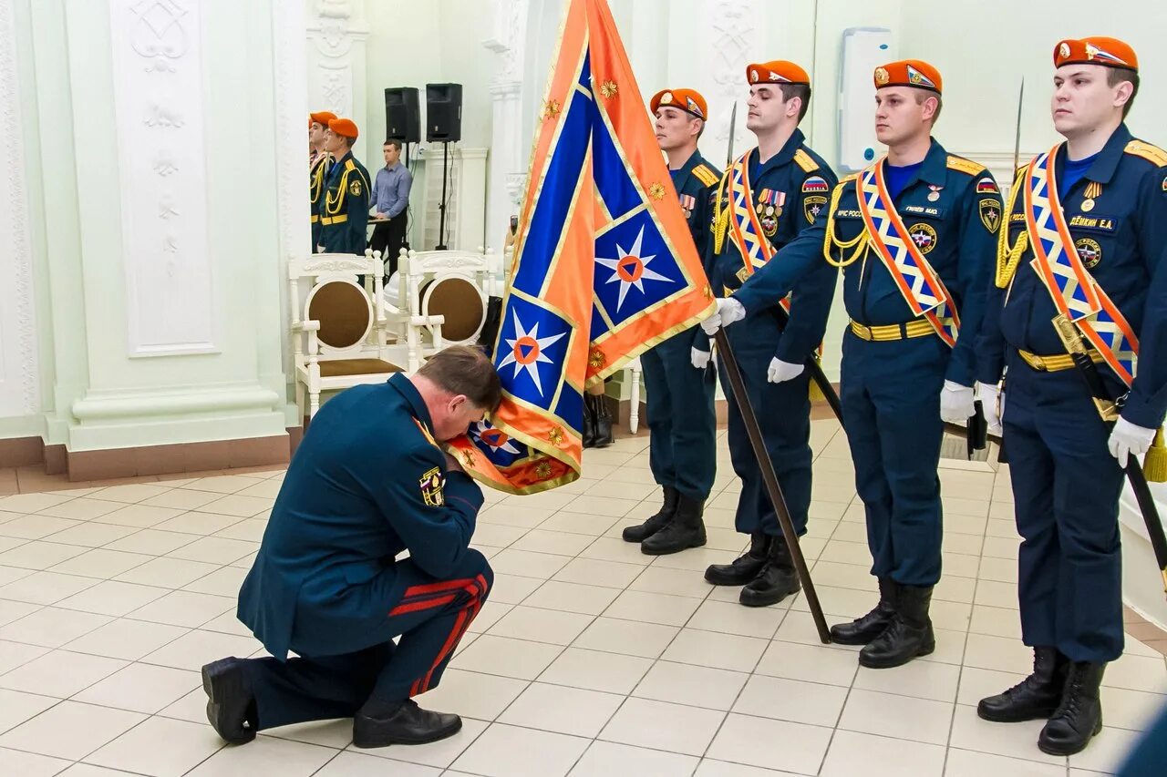 Охрана знамени. Знамя МЧС России. Прощание со знаменем МЧС. Боевое Знамя МЧС. Церемонии и ритуалы МЧС.