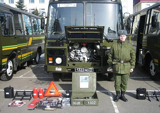 Камаз 5350 салютная. Техник автомобильной службы. Смотр военной техники. Техник автомобильной службы. Начальник автомобильной службы полка.