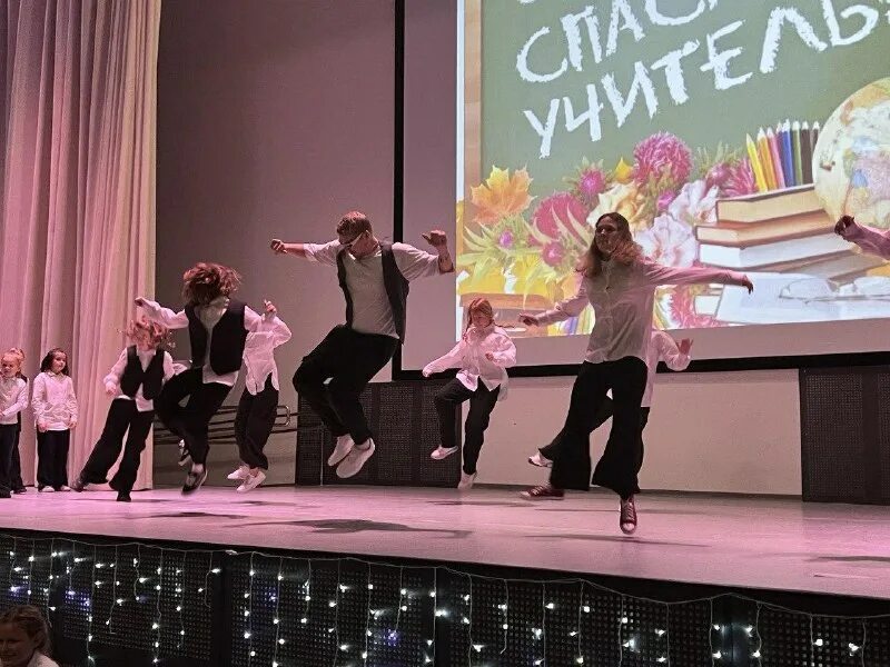 Деловая фотосессия коллектива. Конкурс курская мозаика 2023 год. Идеи для корпоративной фотосессии. Логотип образцовый детский коллектив современного танца акцент. Детский ансамбль эстрадного танца.