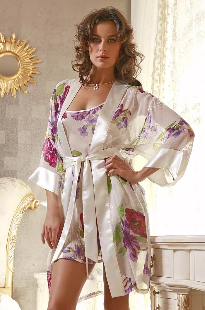 Распахнула халат. Джоанна сторм в халате. Халатик распахнулся. Erika халат женский dkaren. Распахнула халат.