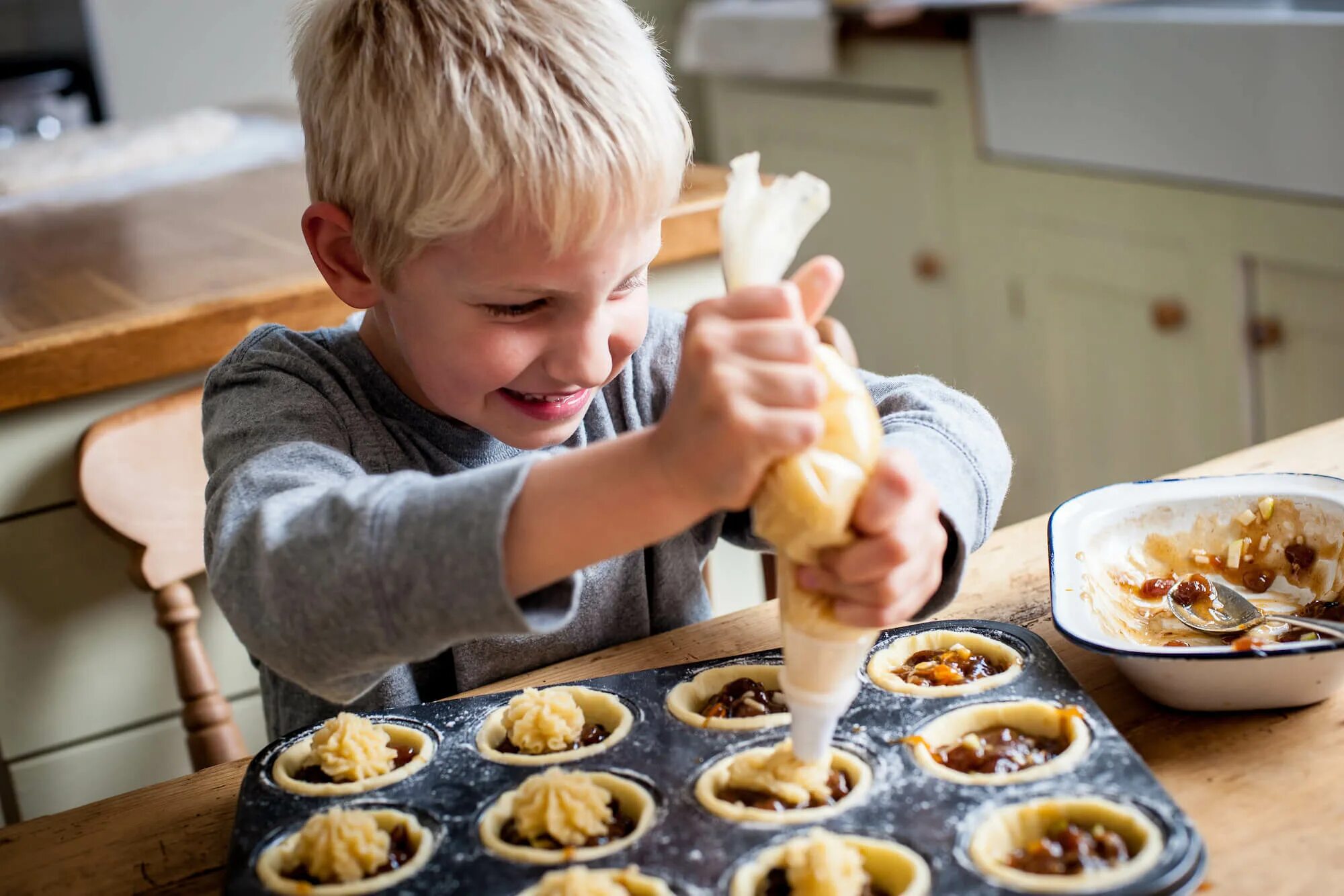 Cook kid. Мастер класс выпечка для детей. Готовим для детей. Сладости для детей. Кулинария для детей.