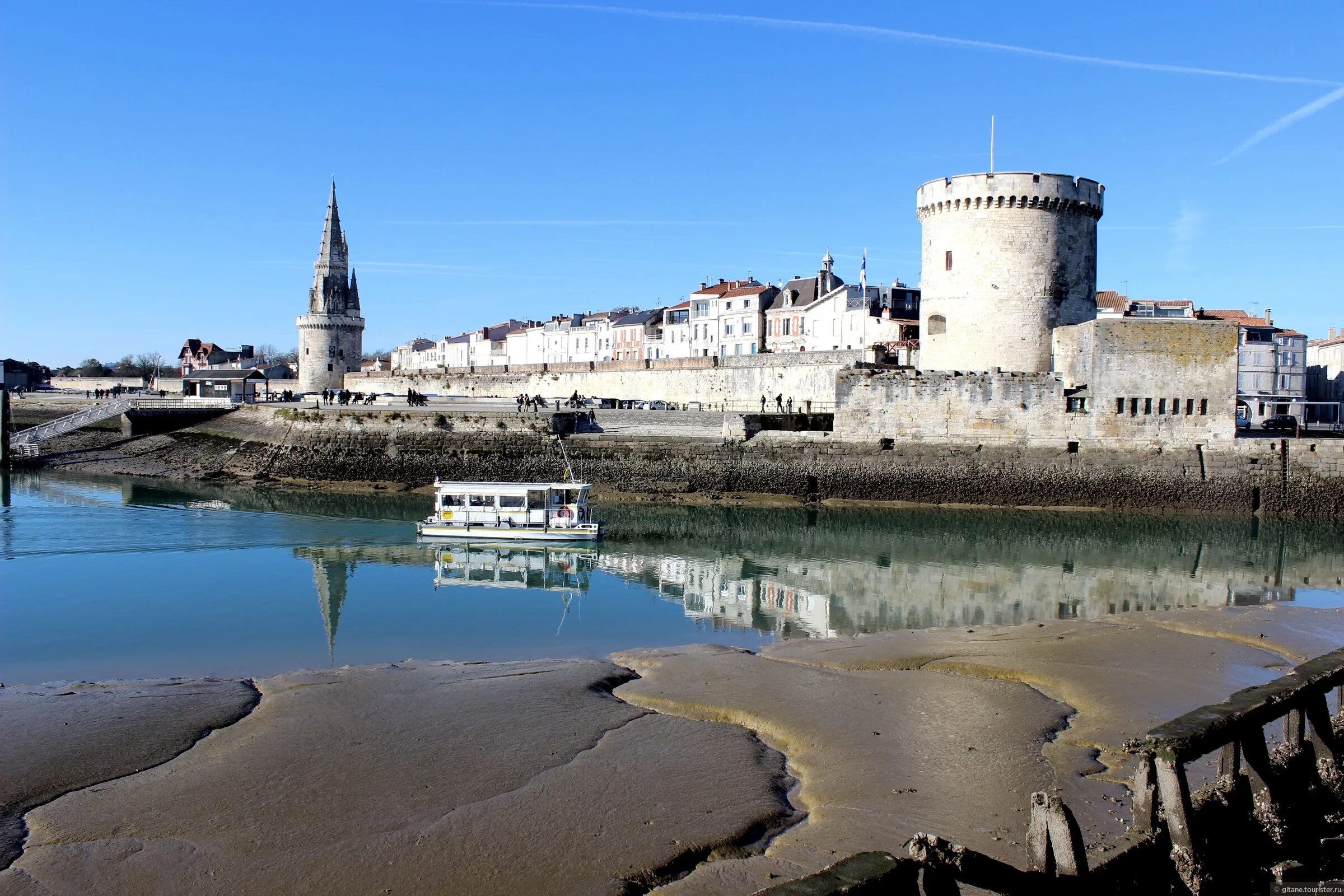 La rochelle. Крепость ла Рошель. Ля-Рошель Франция крепость. Замок ля Рошель. Ла Рошель город во Франции.