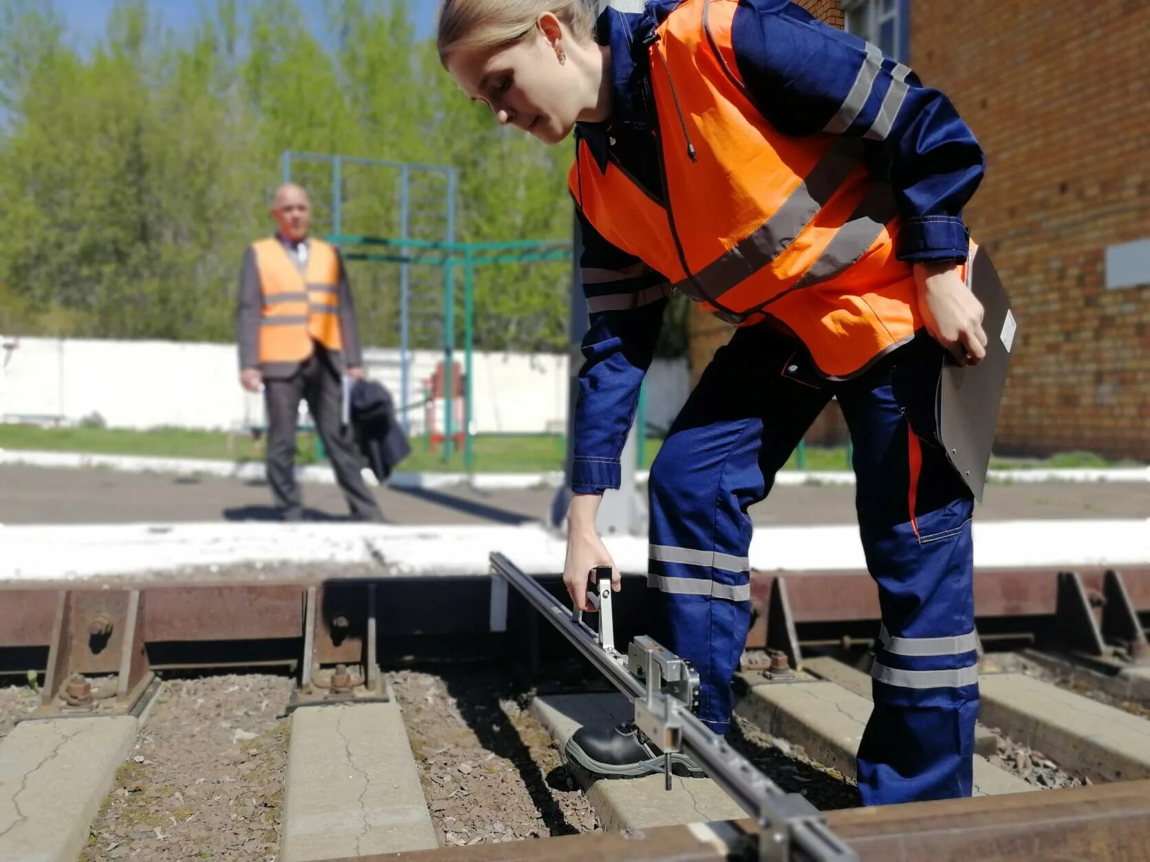 Строительство железных дорог путь путевое. Путь и путевое хозяйство. Железнодорожные пути. Контроль состояния железнодорожного пути. Строительство железных дорог путь и путевое хозяйство техникум.