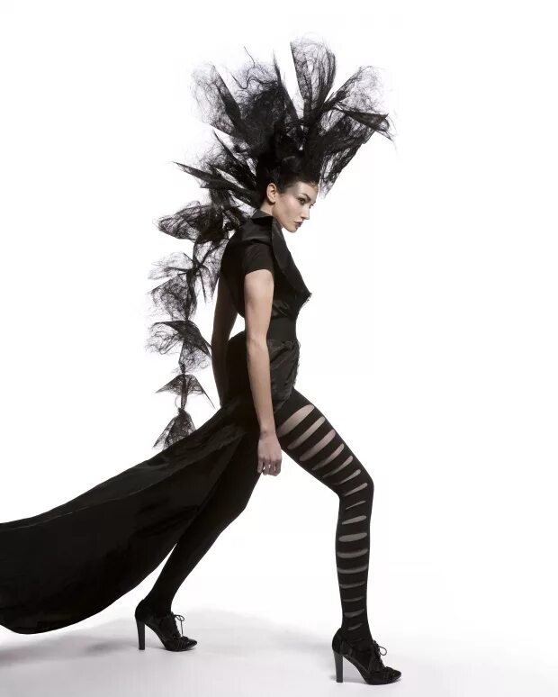 Авангардный стиль в одежде. Платье из волос. Одежда из волос человека. Платье из лобковых волос. Одежда из волос человека.