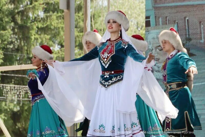 Сабантуй фото праздника. Праздник сабантуй. Татарский сабантуй для детей. Люберцы сабантуй ярмарка. Сабантуй сафакулево.