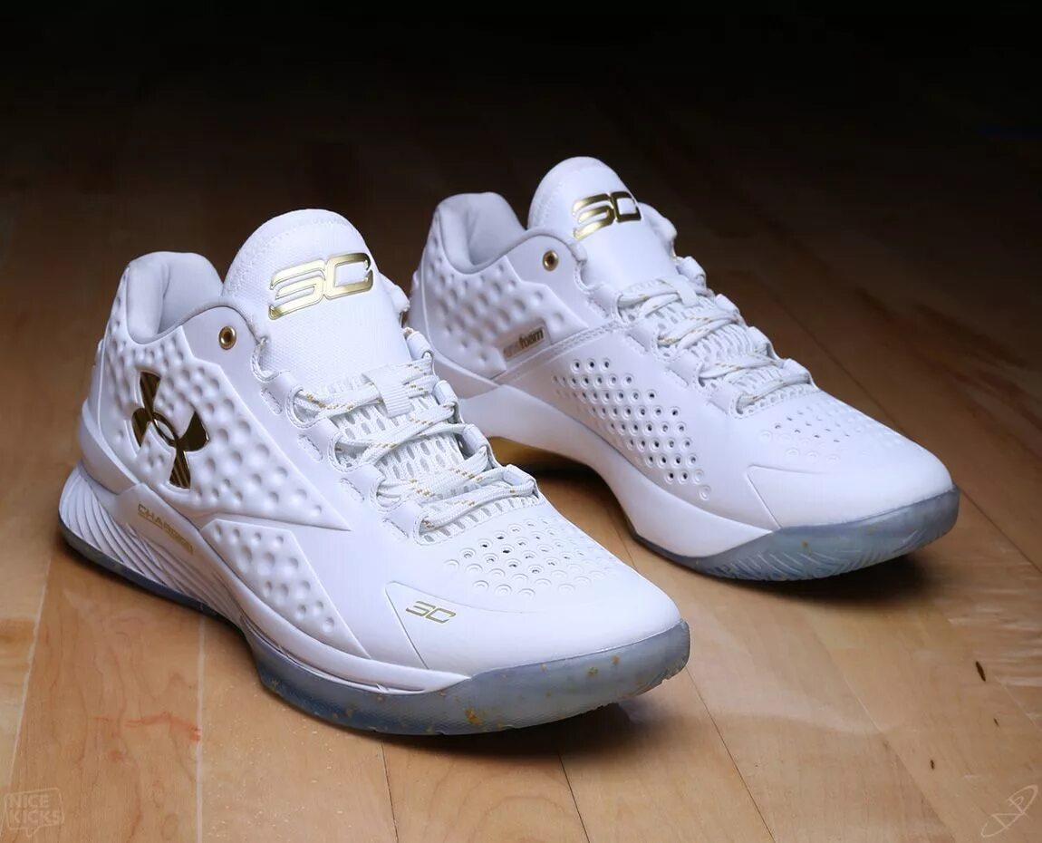 Кроссовки under Armour Curry 6 Low White Gold. Under Armour Curry 1 Low. Under Armour Curry белые кроссовки. Кроссовки Stephen Curry 4 Low. Купить кроссовки карри