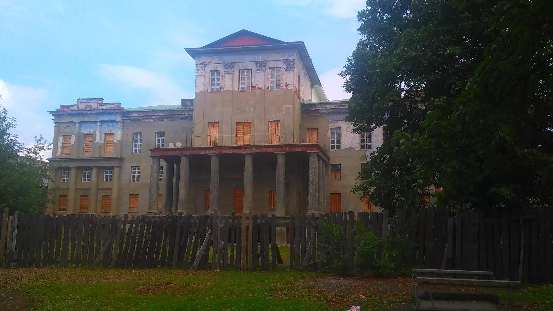 Кыштымская авария комбинат маяк. Уральская пустыня кыштым. Кыштым старые дома. Кыштымский филиал южно-уральского государственного колледжа. Кыштым церковь свт.