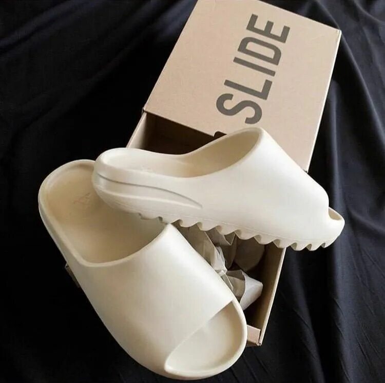 Шлёпанцы Yeezy Slide. Тапки adidas Yeezy Slide Bone. Тапочки адидас Yeezy Slide. Шлепки adidas Yeezy Slide. Тапки адидас yeezy slide