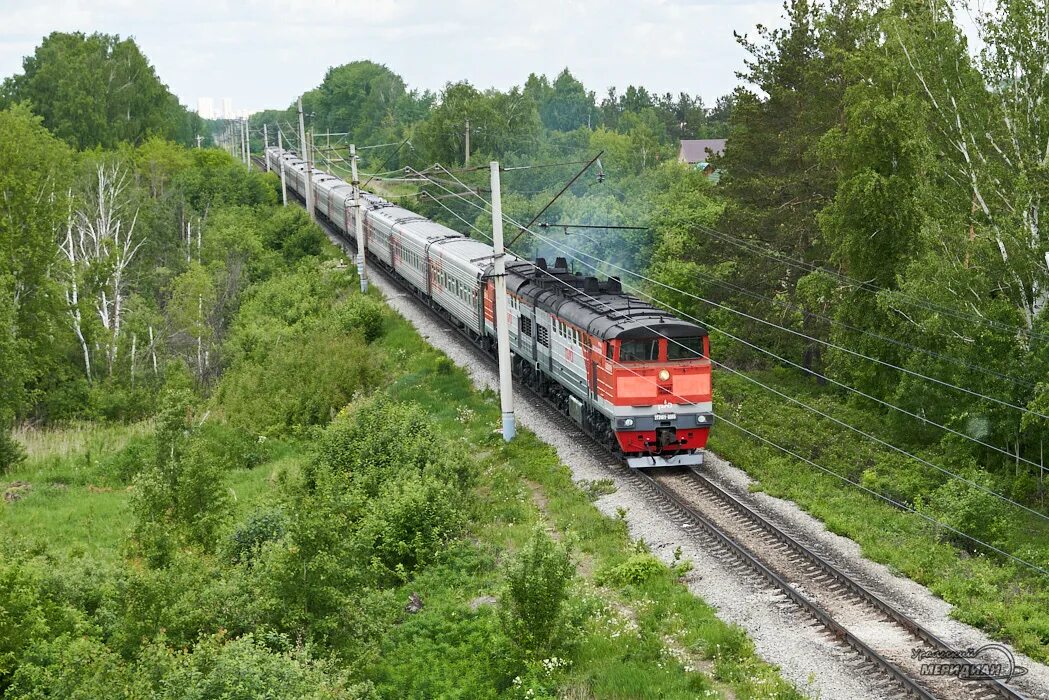 Поезд Екатеринбург Оленьи ручьи. Рельсовый автобус Орлан Екатеринбург Оленьи ручьи. Орлан Екатеринбург Оленьи ручьи. Железная дорога на Урале.