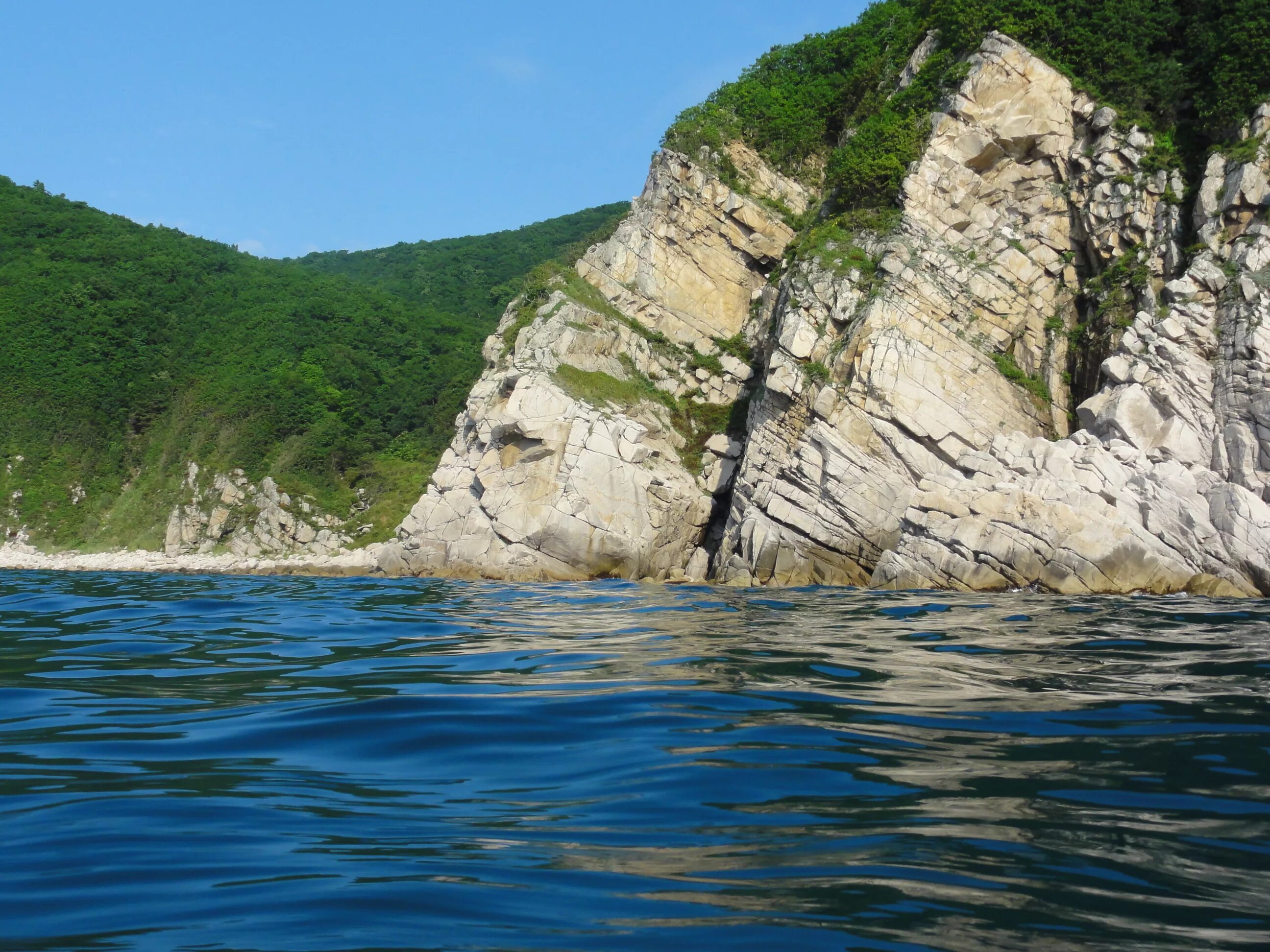 Японское море бухта триозерье. Находка японское море приморский край. Приморский край море фото. Бухта ливадия. Бухта триозёрье, японское море, приморский край.