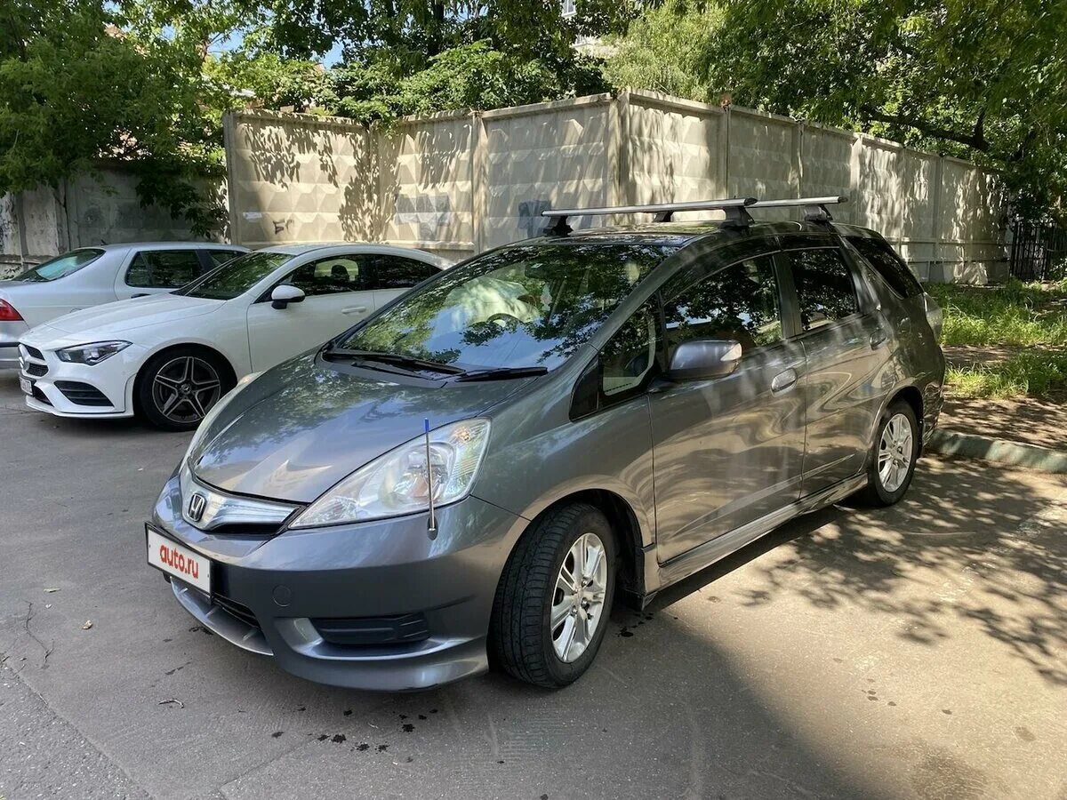 Фит шаттл 2011 год. Honda Fit Shuttle 2011. Хонда фит шаттл 2011 года. Хонда фит шаттл серый. Honda Fit Shuttle i Рестайлинг.