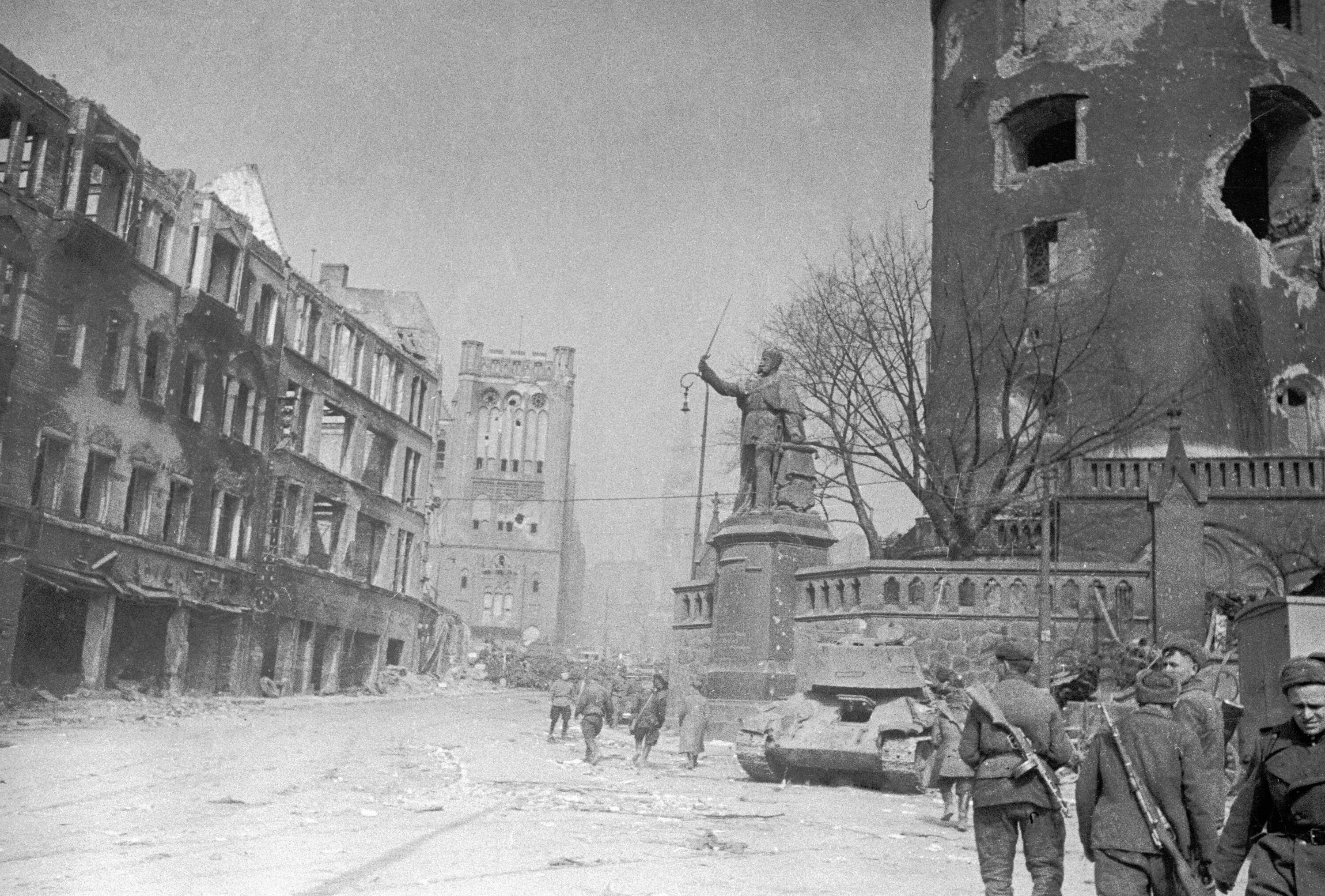 Штурм кенигсберга 1945. Заберем кенигсберг. Кенигсберг 1941. Заберем кенигсберг. Советские войска штурмуют кенигсберг.