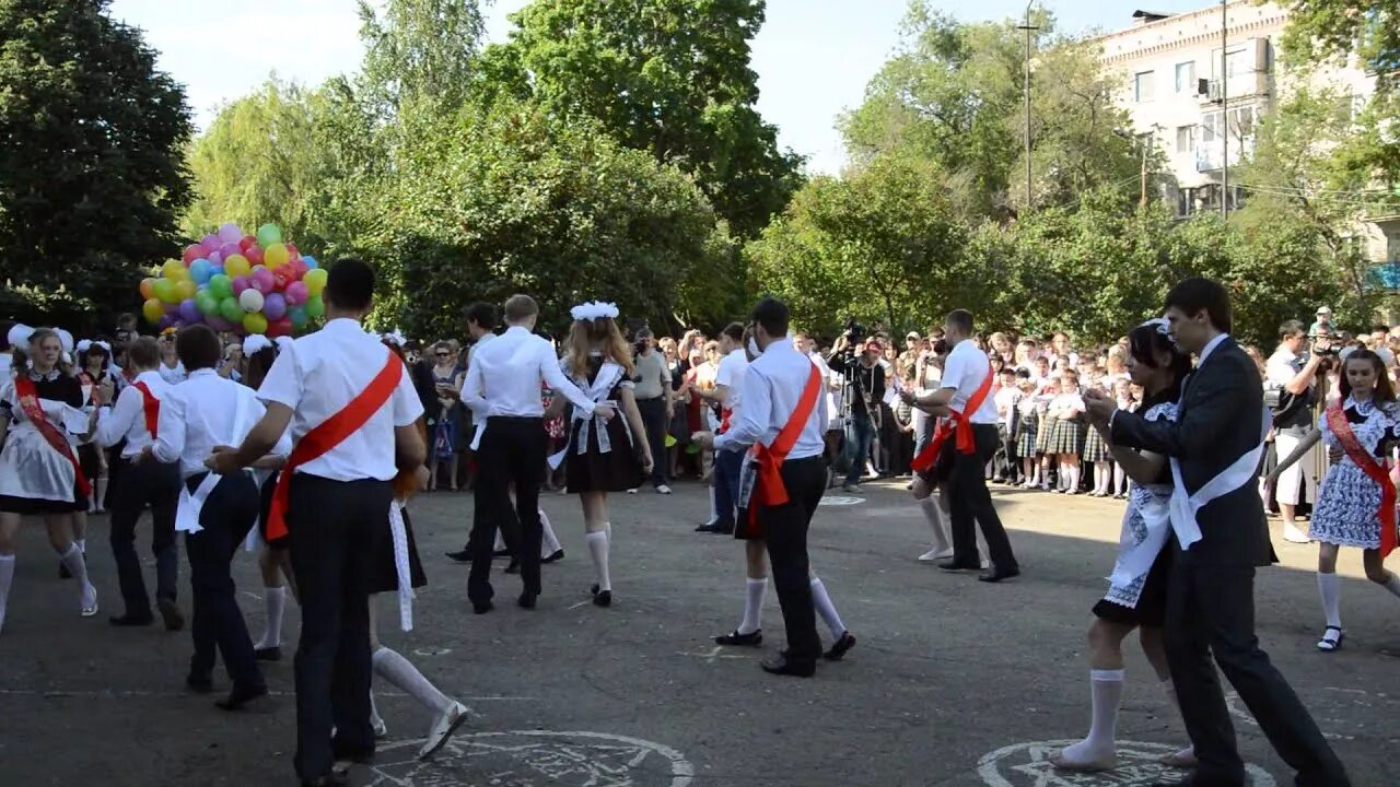 Вальс на выпускной начальной школы 4 класс. Школа 4 Энгельс. 15 Школа Энгельс выпускной. Школа 4 Энгельс фото. Школа 4 Энгельс выпуск 2013.