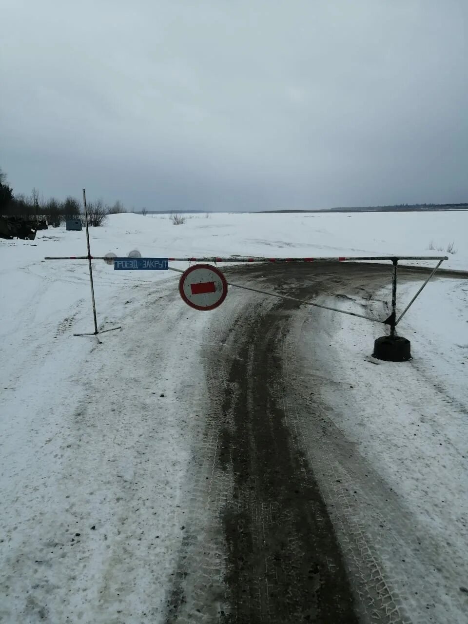 Хатассы Павловск ледовая переправа 2022. Закрытие переправы в Якутске. Переправа через реку Лена Жигалово. Переправа Якутск. Якутск закрыт