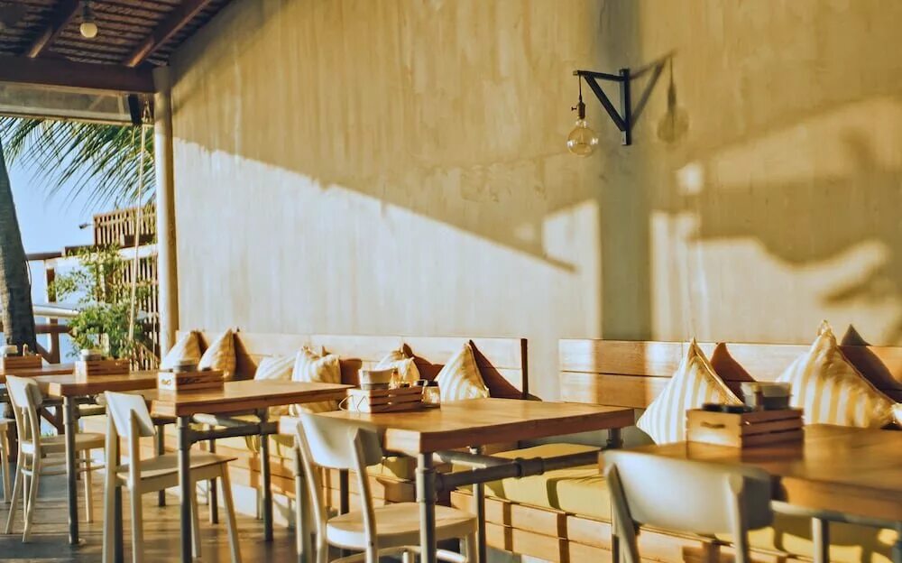 Escape beach. Эскейп северный кипр. Отель ескапе бич ресорт самуи. Escape beach. Гирне пляжи.