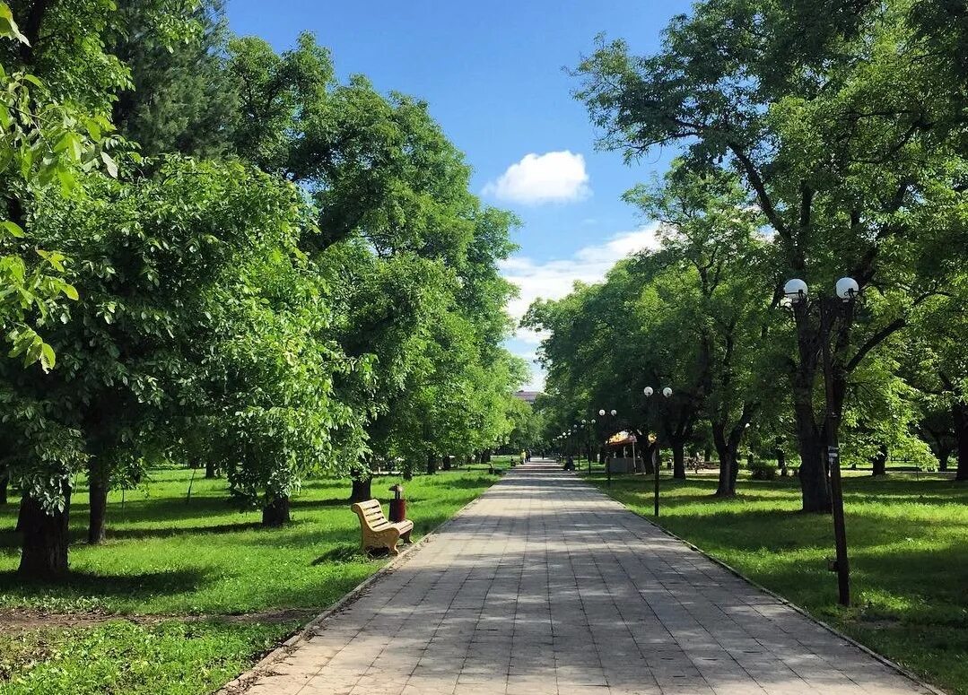 Парк нальчик телефон. Атажукинский парк в нальчике. Парк нальчик телефон. Курортный парк нальчик. Парк нальчик телефон.