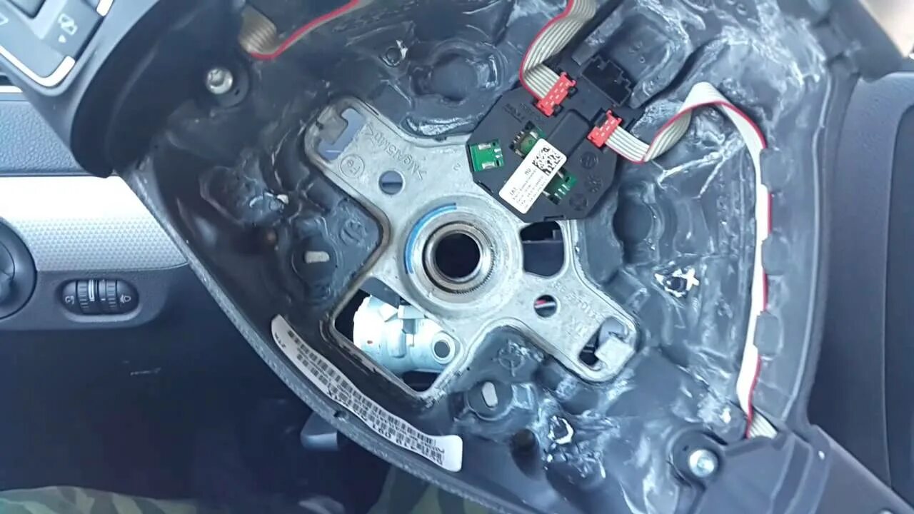 Поло не работает сигнал. Реле сигнала volkswagen jetta 6. джетта 6 звуковой сигнал. шлейф звукового сигнала фольксваген джетта 6. снятие блока подрулевого фольксваген джетта.