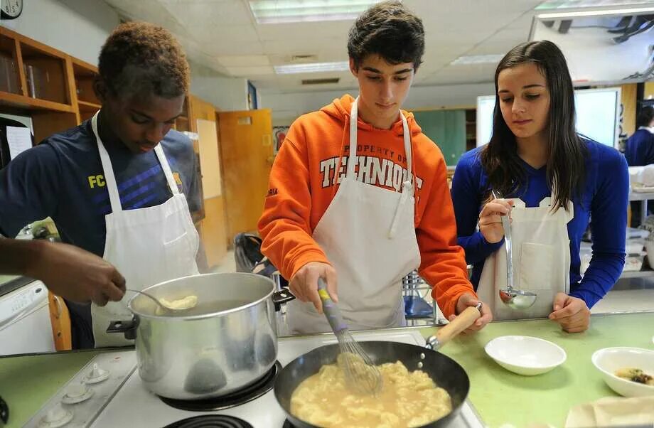 School meals for pupils. Cooking skills. Students Cooking. Student Cooking aesthetic. Prepare meals