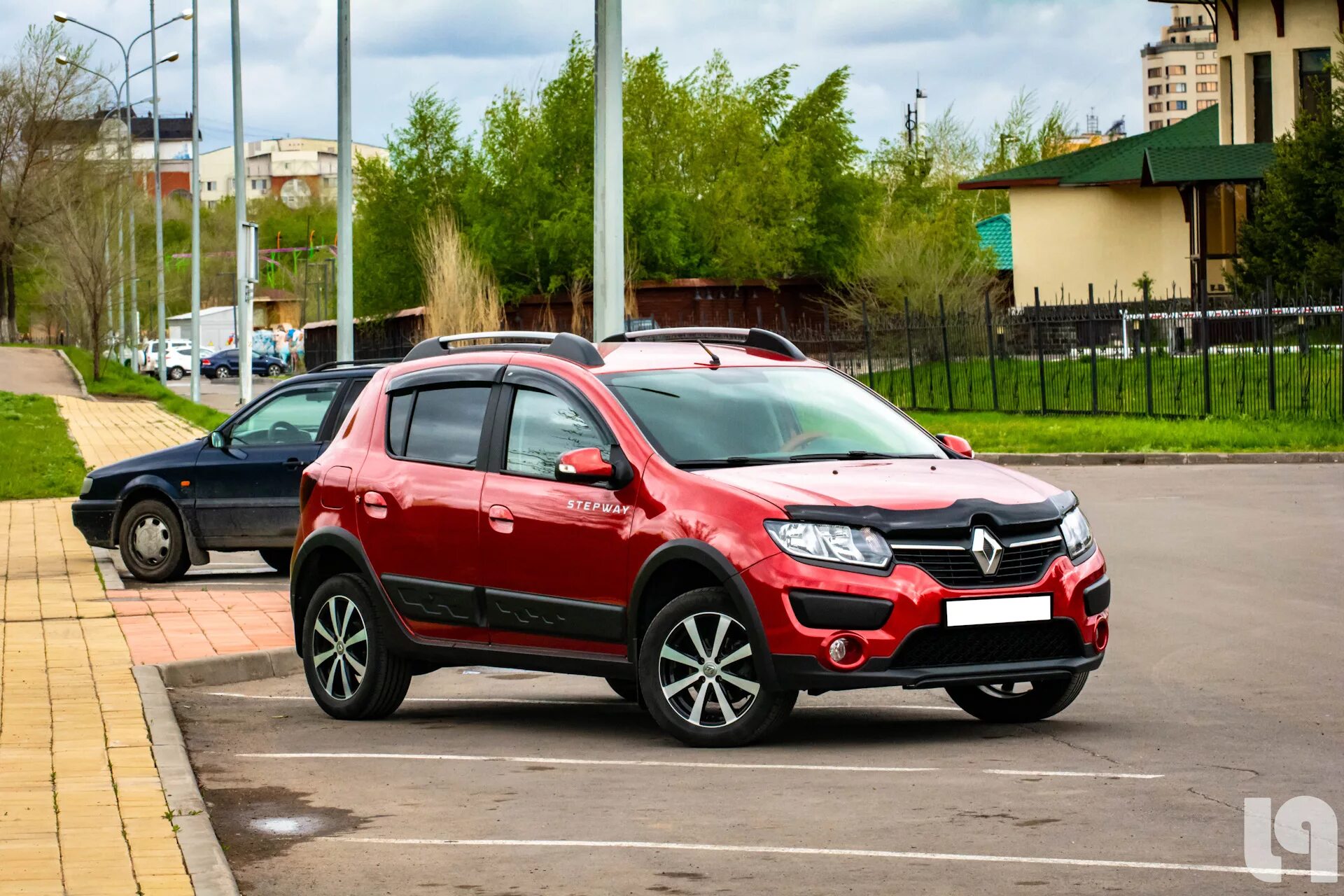 Renault sandero stepway диски. Renault Sandero Stepway 2. Рено Сандеро степвей r17. Рено сандёро степвей 2. Рено Сандеро Stepway 2.