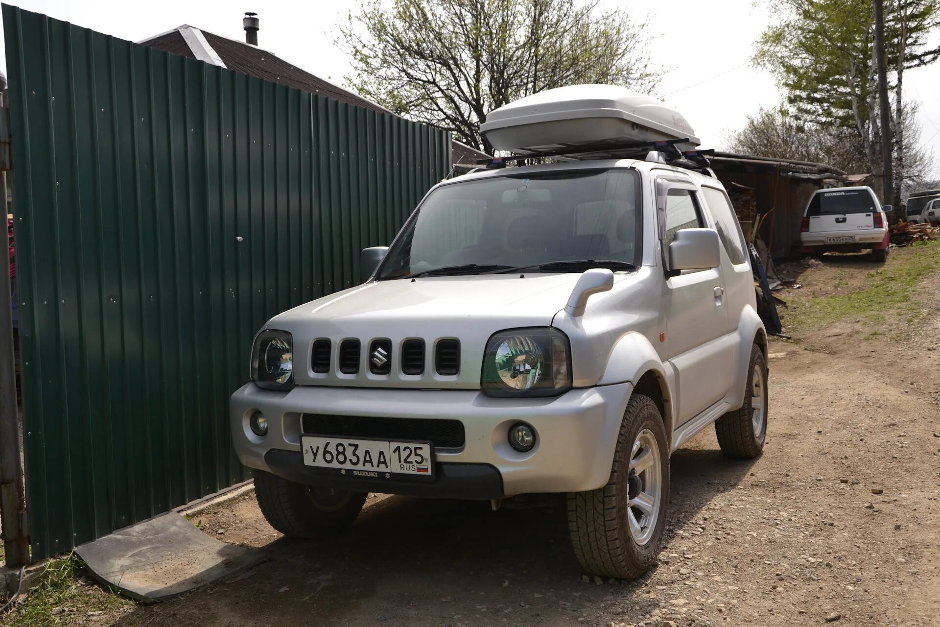 Куплю сузуки джимни б у. Suzuki Jimny 2007. Бокс Инно 14 Suzuki Jimny. Бокс на крышу Сузуки Джимни. Suzuki Jimny бокс на крышу.