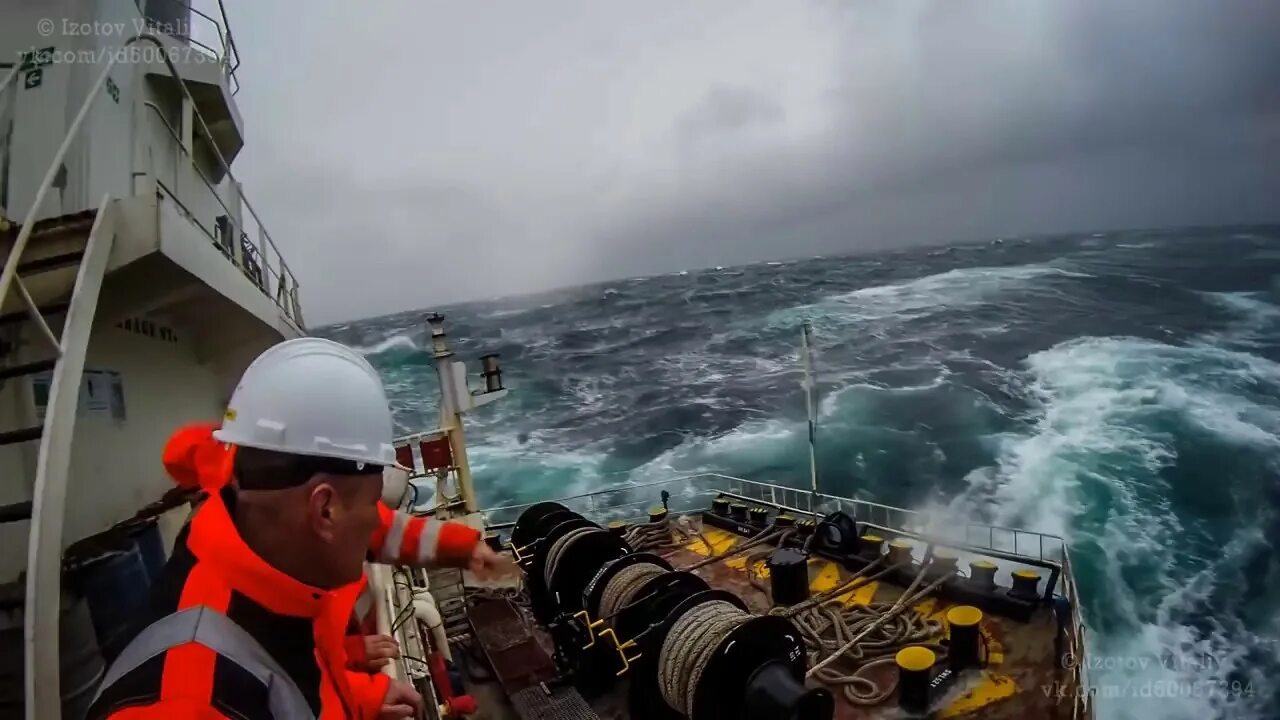 Судно. Экипаж морского судна. Работники на корабле. Моряк на судне. Вакансии суда