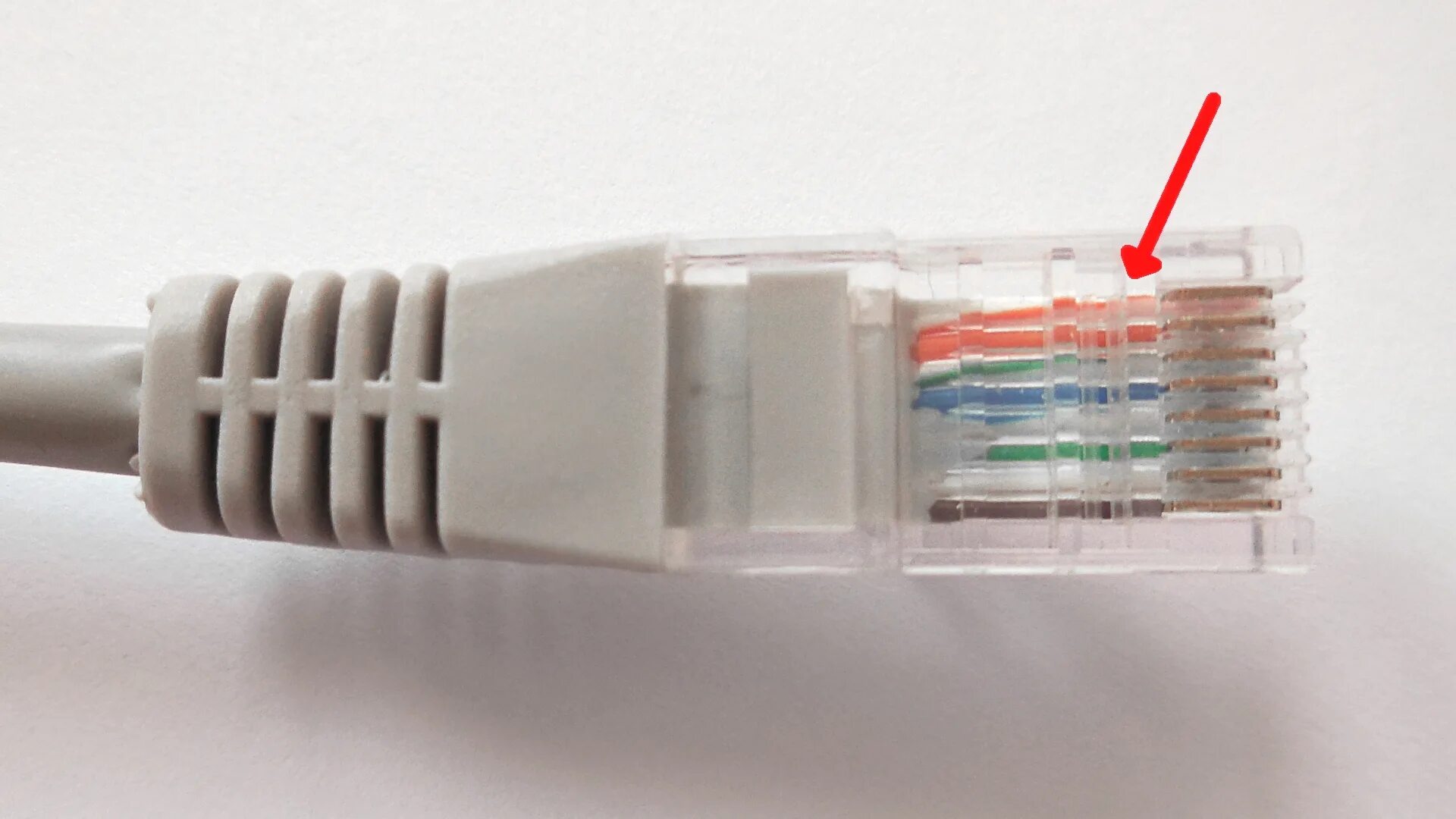 Интернет по 8 жилам. Обжимка витой пары RJ 45. Rj45 568b. Обжим витой пары rj45. Обжать коннектор RJ-45 8 жил.