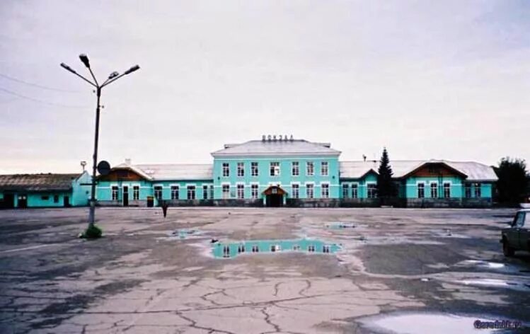 Телефон жд бийск. Железнодорожный вокзал Бийск. Старый Бийский вокзал. Бийск старый Железнодорожный вокзал. ЖД станции Алтайская Бийск.