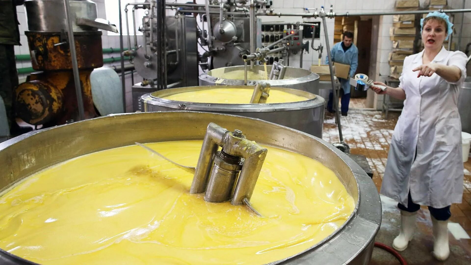 Завод сливочного масла. Производство маргарина. Сырье для производства сливочного масла. Цех производства сливочного масла. Производство пищевого жира