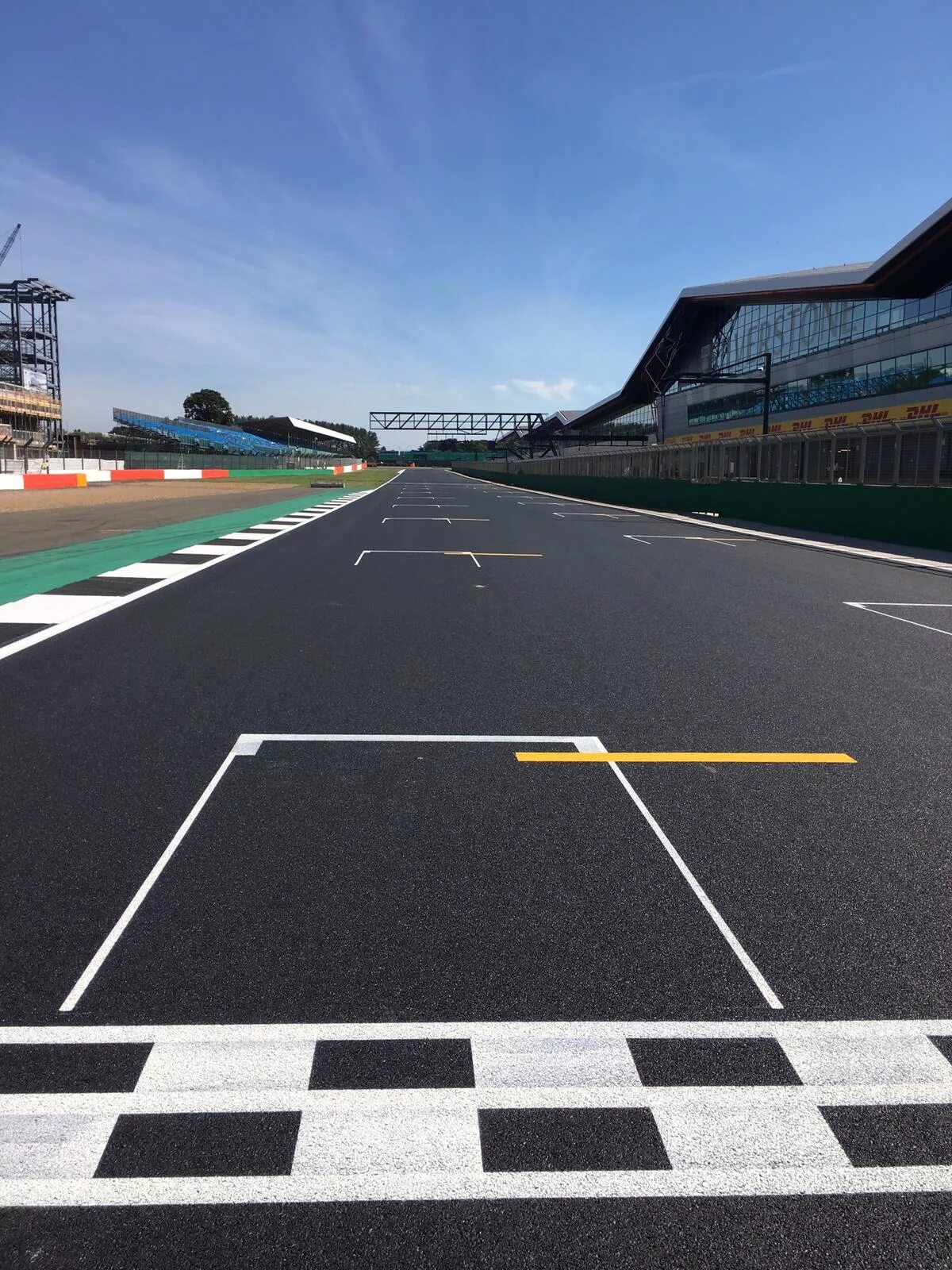 First track. Silverstone f1 track. F1 Racing track. Дорога асфальт. Гоночный асфальт.