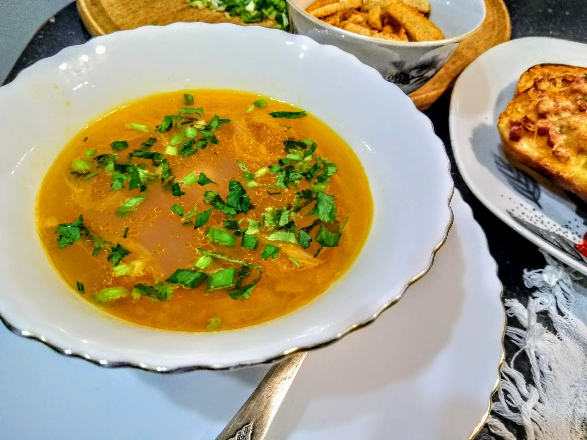 Суп гороховый с мясом говядины. Гороховый с говядиной рецепт с фото. Гороховый суп суп. Гороховая похлебка с мясом. Гороховый суп с говядиной.