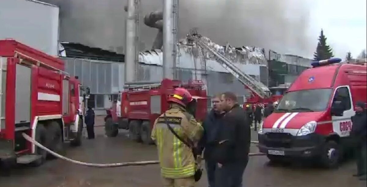 Дмитровск пожар. Пожар на заводе ДОЗАКЛ В Дмитрове. Пожар на алюминиевом заводе в Дмитрове. Пожар в Дмитровском районе. ЧП на алюминиевом заводе.