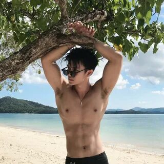 He looks so cute and nice but also so sexy hot as f*ck. 