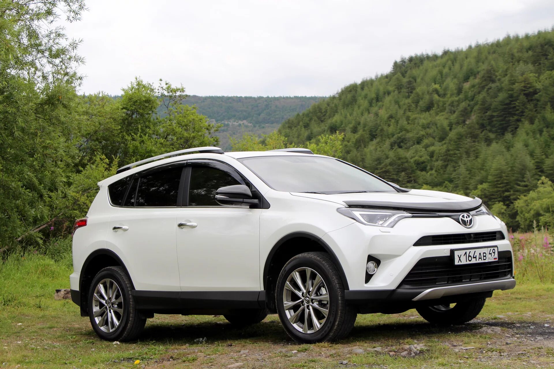 Купить рав 4 в челябинской. Тойота рав 4 2016 белая. Toyota rav4 белая. Тойота рав 4 белая. Тойота рав 4 2022 белая.