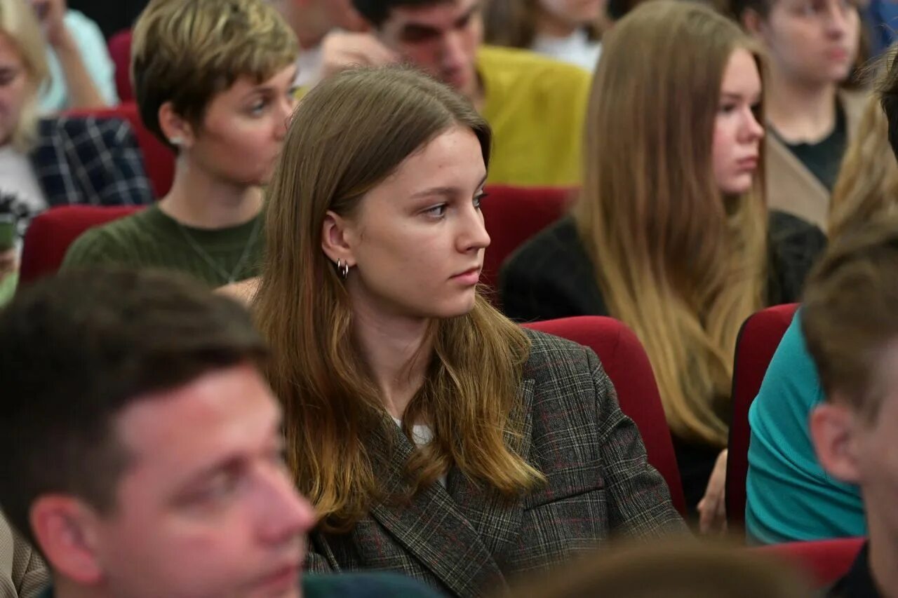 Уральский гуманитарный институт урфу. Белорусские студенты в россии. Выпускной урфу 2022. Команда студентов. Стажировка для иностранных студентов.