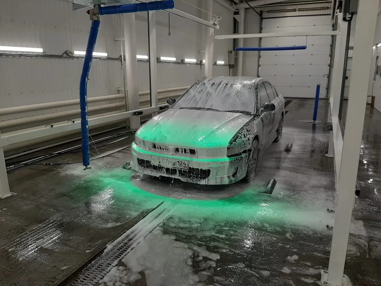 Сколько стоит робот мойщик. Мойка Robot car Wash. Робот мойка Kolon 360. Роботизированные автомойки. Автоматическая автомойка робот.