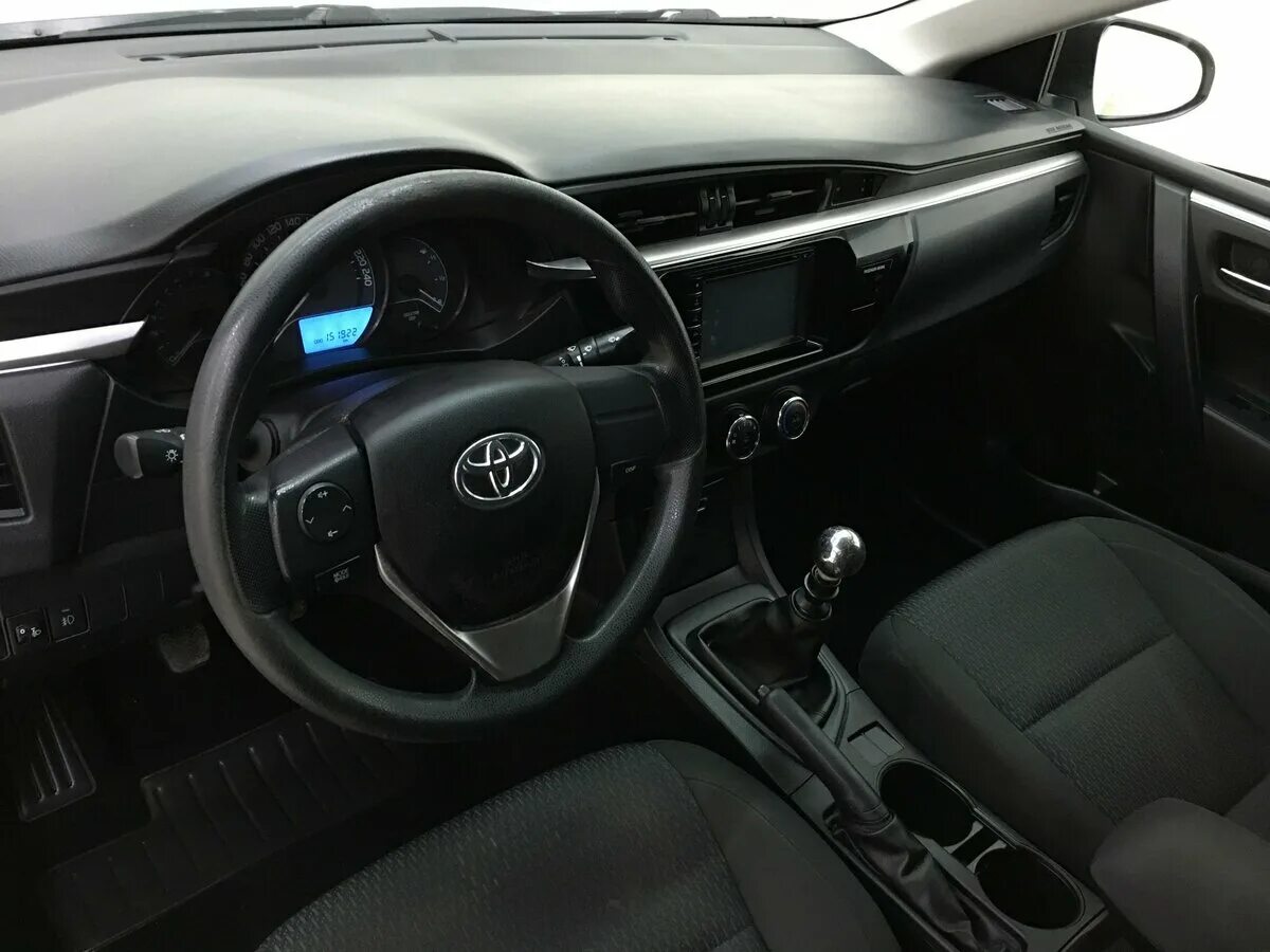 Королла 11 поколения. Салон Toyota Corolla 2014 механика. Тойота Королла 2014 салон. Toyota Corolla 2014 салон. Тойота Королла 11 поколения.