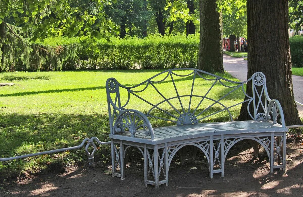 Ножки для лавки кованые. Скамейка часы. Скамейки с дизайнерскими спинками. Скамейка часы. Скамейка часы.