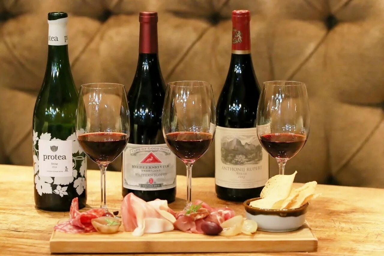 Белое французское вино к устрицам. Устрицы и вино фото. Вино рекомендованное к устрицам. Устрицы юар. Вино рекомендованное к устрицам.