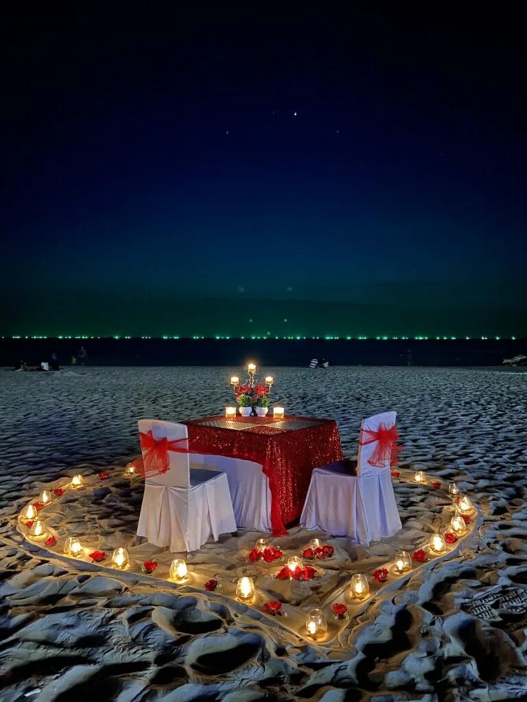 Более романтично. Романтический ужин. Романтический вечер. Романтический ужин на берегу моря. Романтичное место.