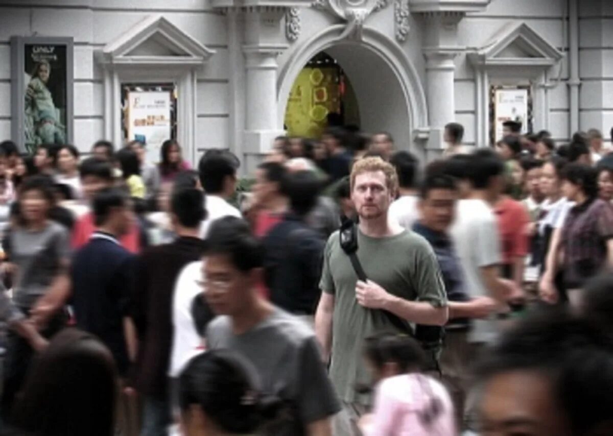 Alone in a crowd. Alone in the crowd. boys толпа. the in crowd. once in a crowd.