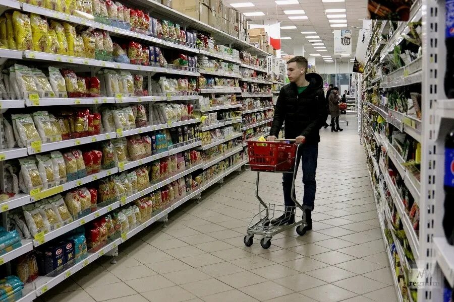 розничный магазин картинки. магнит магазин. продукты в супермаркете. ассортимент продуктов. сетевая розничная торговля.