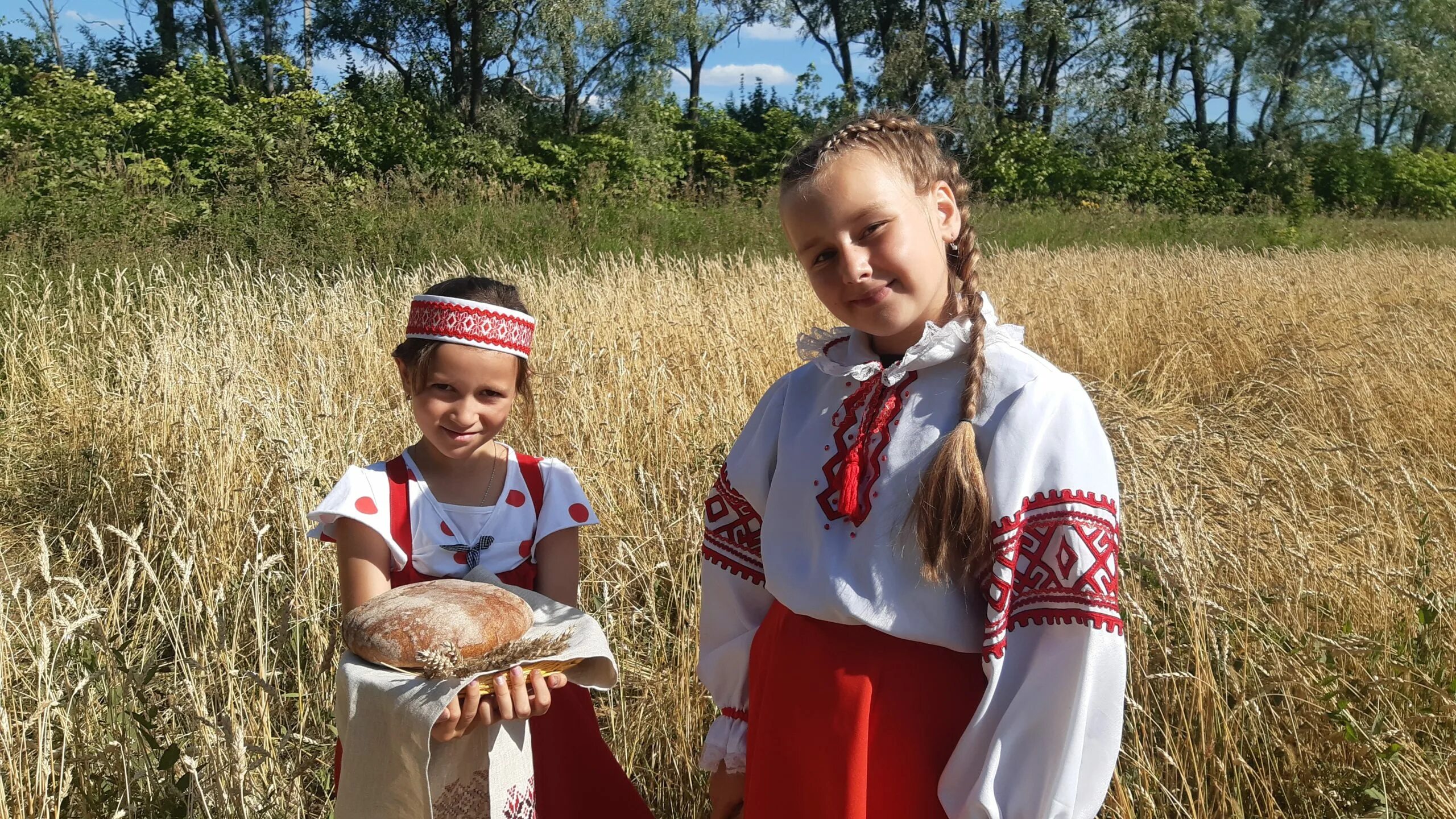 Белорус белорусу 11 букв. Праздники белорусов. Белорусские обряды. Образ белоруса. Народные праздники Беларуси.