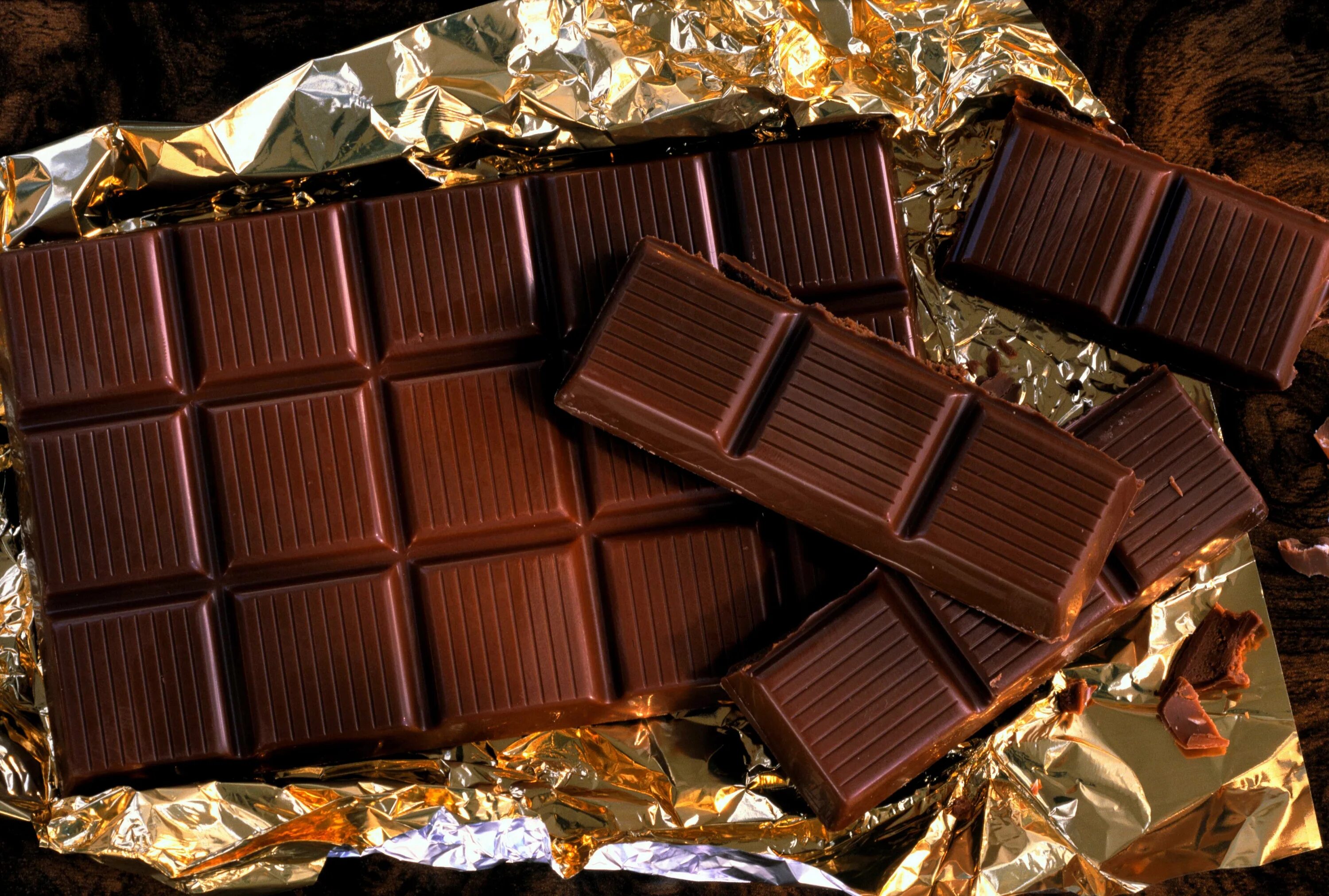 Шоколад шоколадку. Плитка шоколада. Шоколадная плитка. Плиточный шоколад. Обыкновенный шоколад.