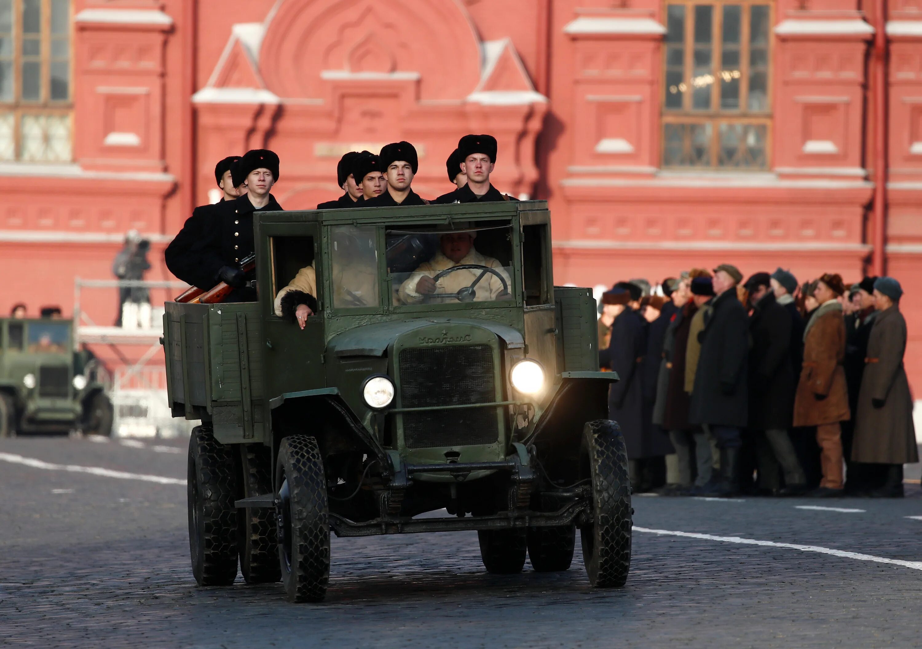 Парад 7 ноября 1941. Парад на красной площади 1941. Парад на красной площади 7 ноября 1941. Парад 7 ноября 1941 фото. Военный парадом 7 ноября 1941 г принимал