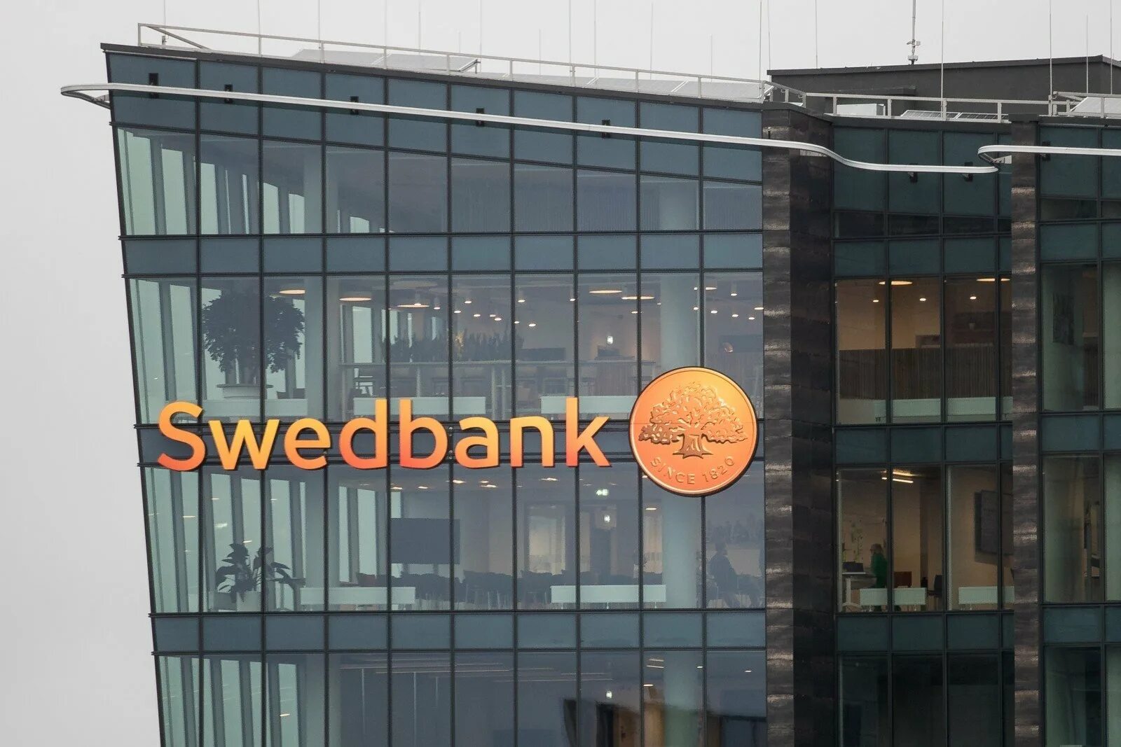 Swedbank lv. Шведбанк. Логотип Swedbank. Шведбанк Литва. Центр Шведбанк.